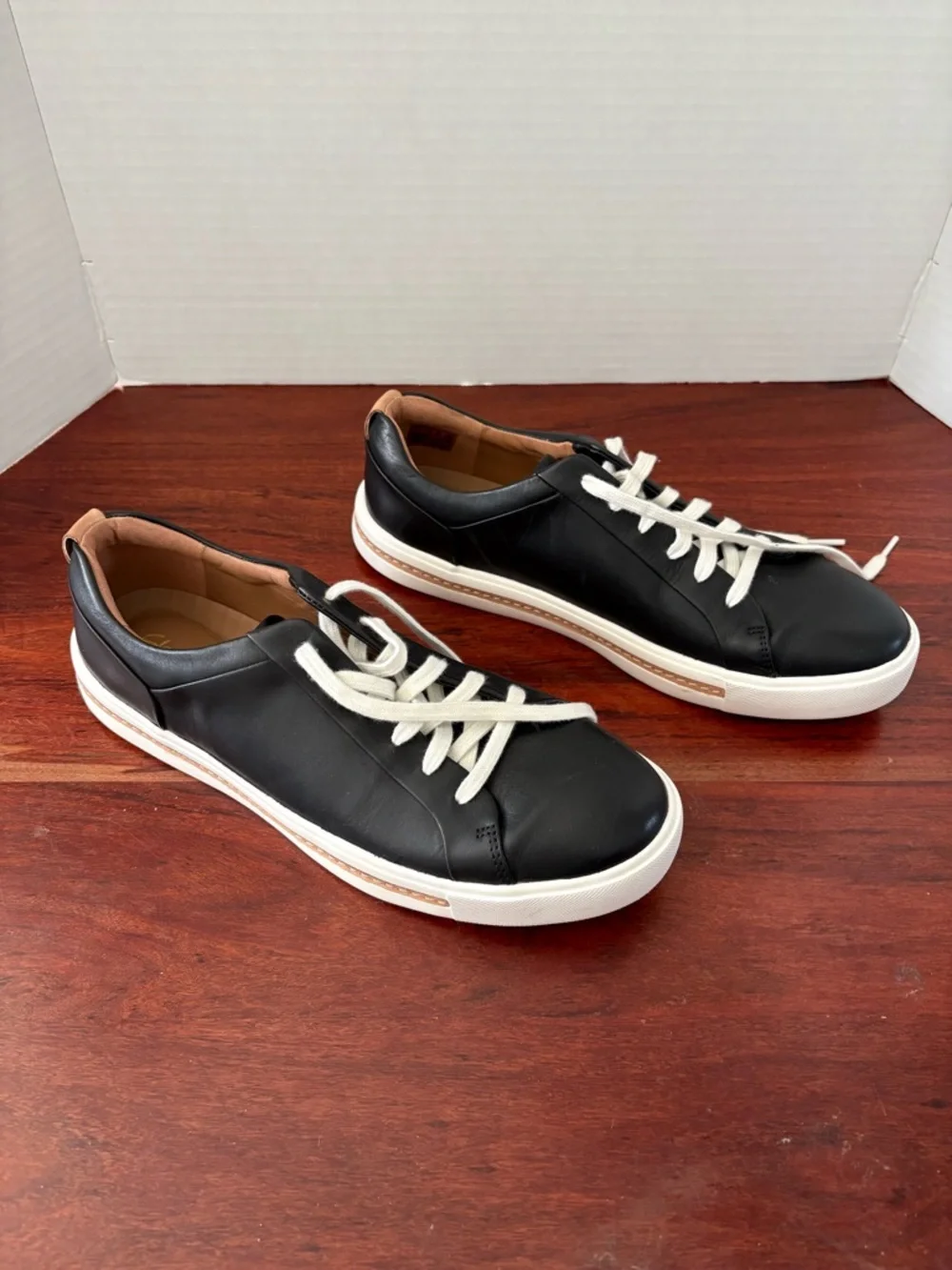 Clarks Women's Un Maui Lace Sneaker Black Leather Size 10M - Picture 2 of 8